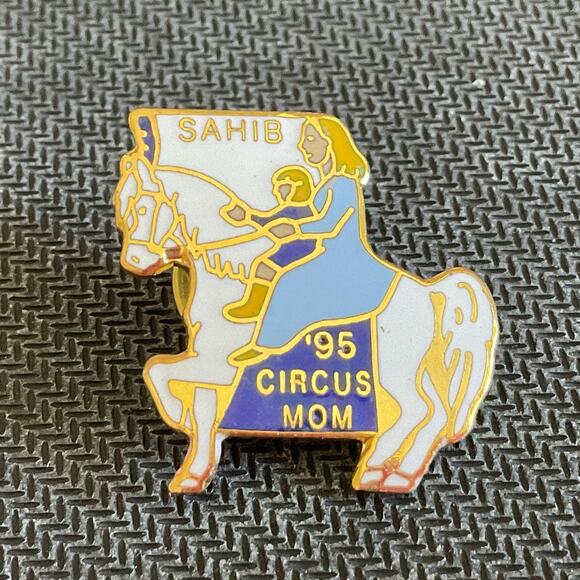 Sahib Shrine Circus Mom and Dad Pin 1995 Collectors Pins with Backs Great Cond. - Picture 3 of 6